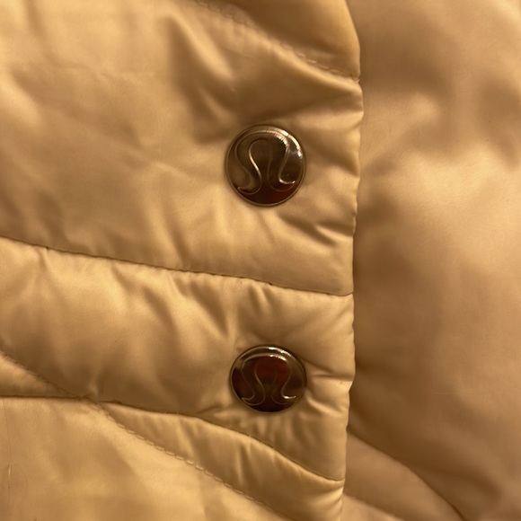 LULULEMON Athletica Get Down Down filled reversible vest in GHOST - Picture 2 of 13